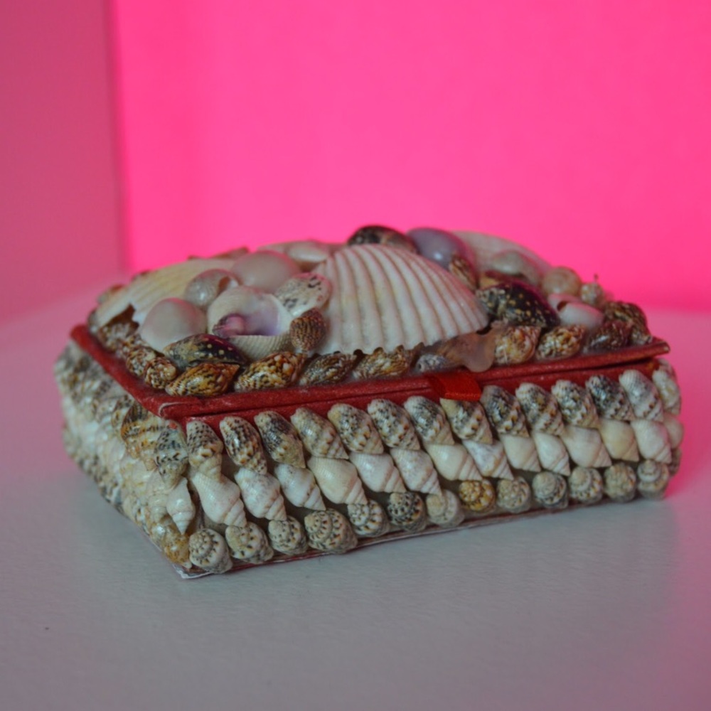 Pacific shell jewelry box